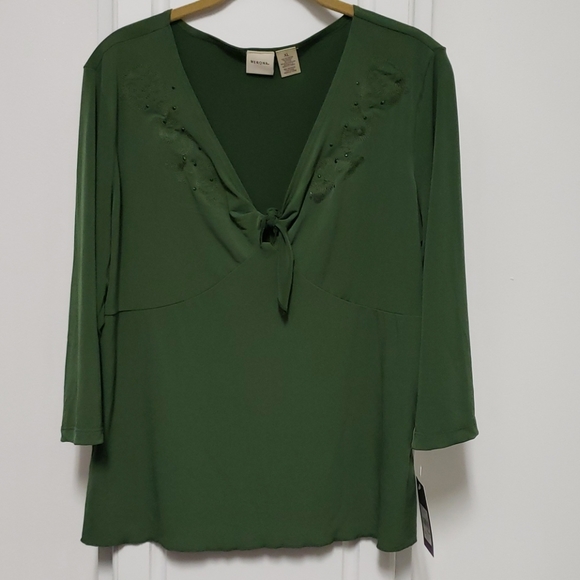 Women's Blouse - Picture 1 of 4